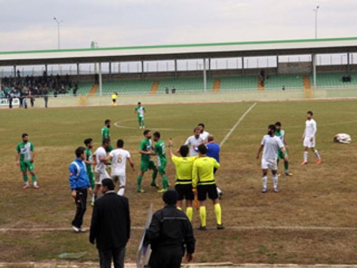 Adana'da amatör lig maçında kavgaya polis müdahalesi
