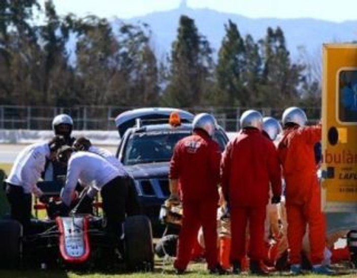 Fernando Alonso test sürüşünde kaza yaptı