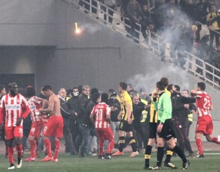 AEK-Olympiakos maçı tamamlanamadı