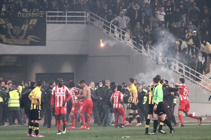 AEK-Olympiakos maçı tamamlanamadı