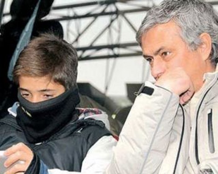 Mourinho'nun 15'lik oğlu Chelsea taraftarına hakaret etti