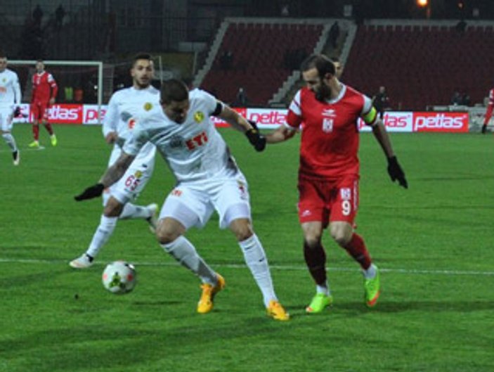 Balıkesirspor evinde Eskişehirspor'u farklı yendi