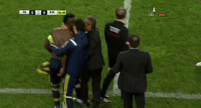 Fenerbahçe-Beşiktaş derbisinde gergin anlar