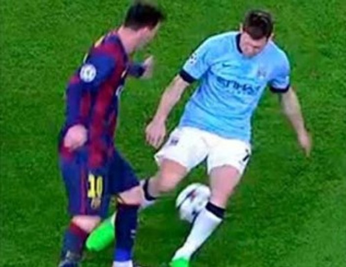 Messi'nin attığı 50 bacak arası çalımı 