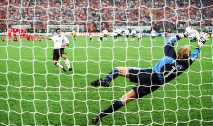 Volkan'ın kurtardığı penaltı UEFA tarihine geçti