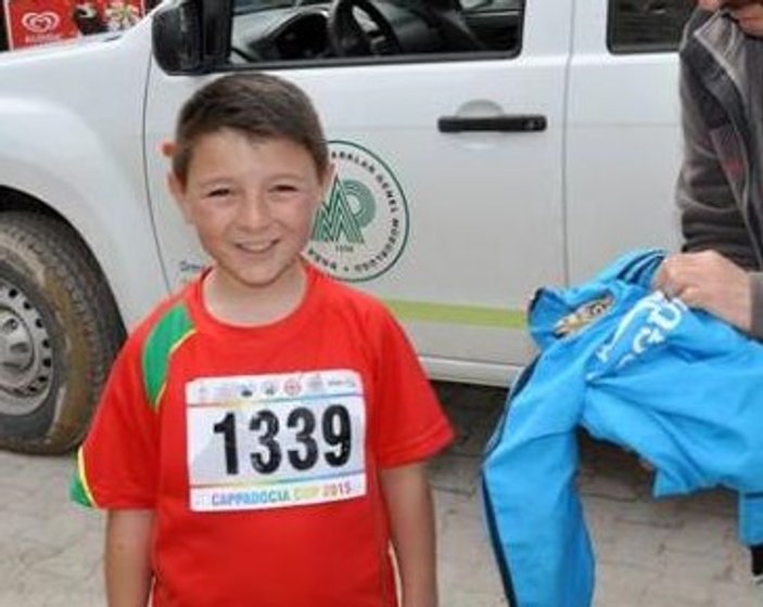 Enes Bozkurt yarışı bıraktı yaralı şahin'i kurtardı
