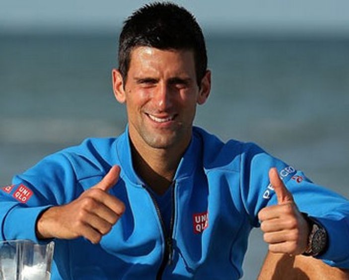Djokovic top toplayıcı çocuktan özür diledi
