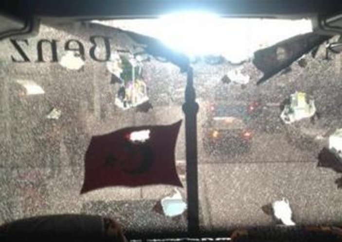 Beşiktaş otobüsü saldırıya uğradı