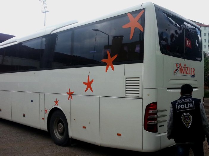 Beşiktaş otobüsü saldırıya uğradı
