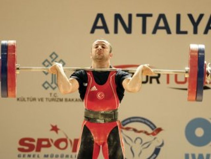 Avrupa Halter Şampiyonası'na Türk sporcu bronz aldı