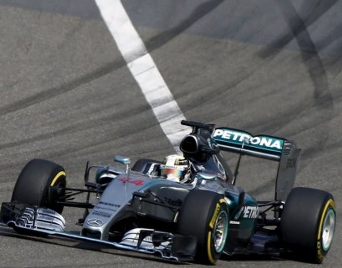 Çin'de zafer Lewis Hamilton'ın oldu