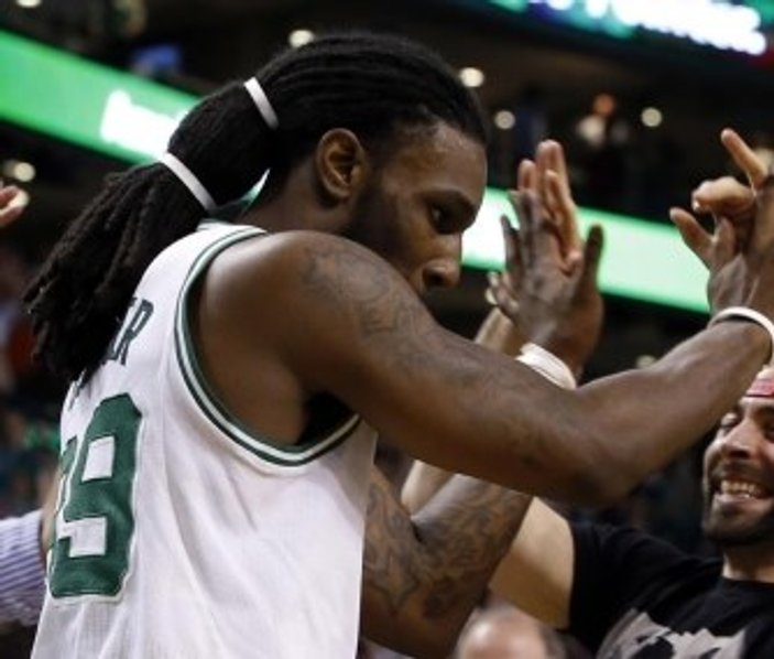 Boston Celtics son şutla playoff biletini kaptı
