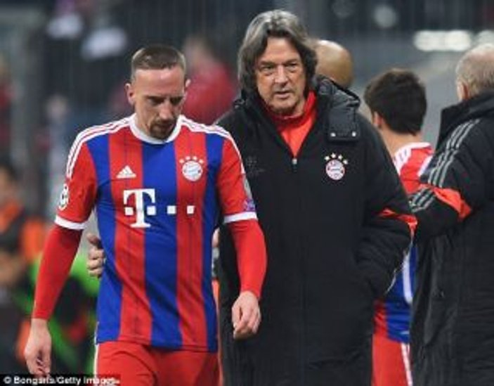 Bayern Münih'in 37 yıllık doktoru istifa etti