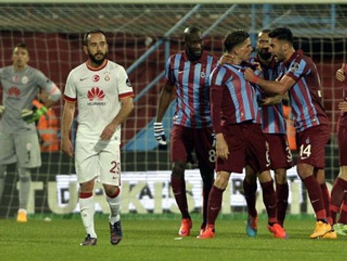 Trabzonspor Galatasaray'yı zirveden etti