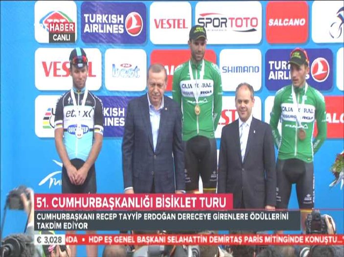 Erdoğan bisiklet turunda ödül dağıttı