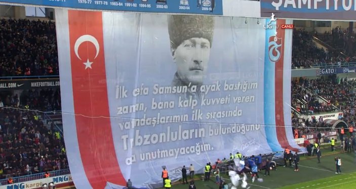 Trabzonspor taraftarından Atatürk pankartı