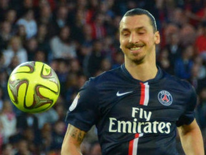 Paris Saint-Germain Zlatan İbrahimovic'i bırakmıyor