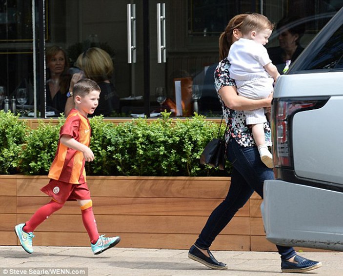 Rooney oğluna Galatasaray forması giydirdi
