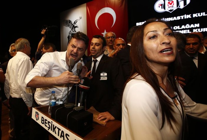 Beşiktaş Mali Genel Kurulu'nda salon karıştı