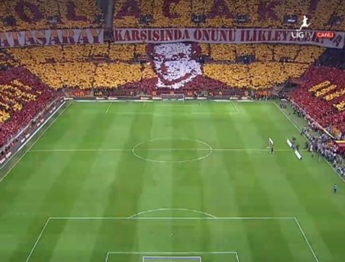 Galatasaraylı taraftarlardan derbiye özel koreografi