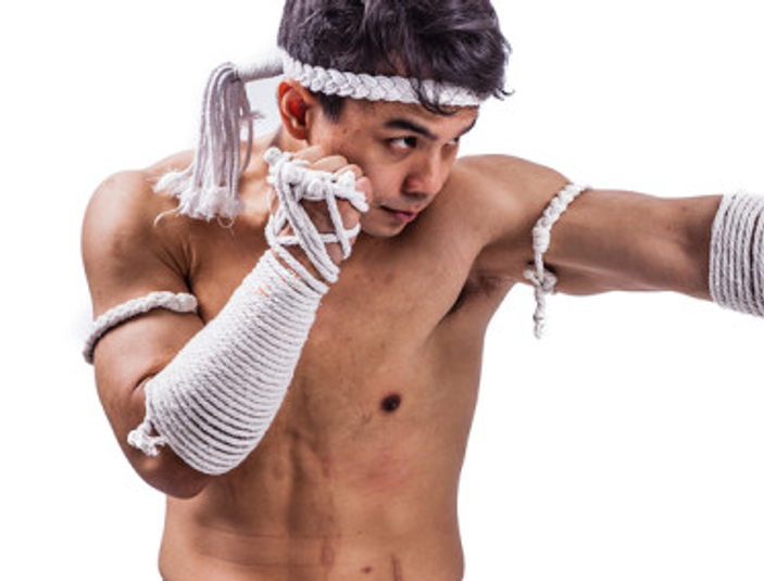 Muay Thai dövüşçüsünün titanyum kemiği hilesi