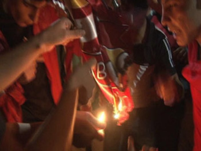 Diyarbakır'da Galatasaray bayrağı yaktılar İZLE