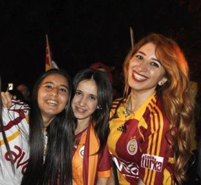 Ülke genelinde Galatasaray'ın şampiyonluk kutlamaları