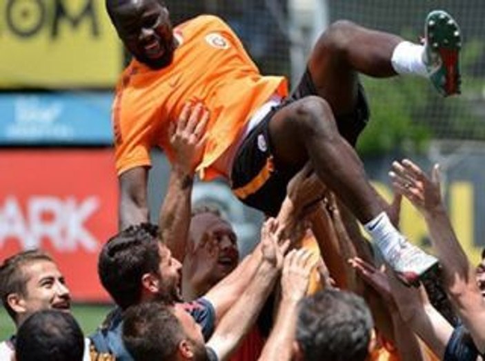 Emmanuel Eboue Galatasaray'a veda etti