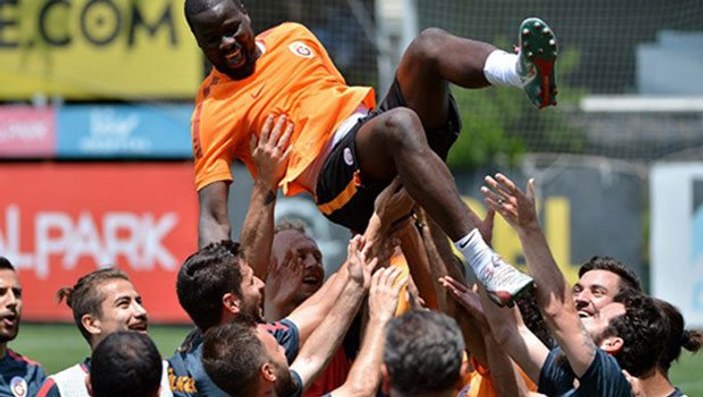 Emmanuel Eboue Galatasaray'a veda etti
