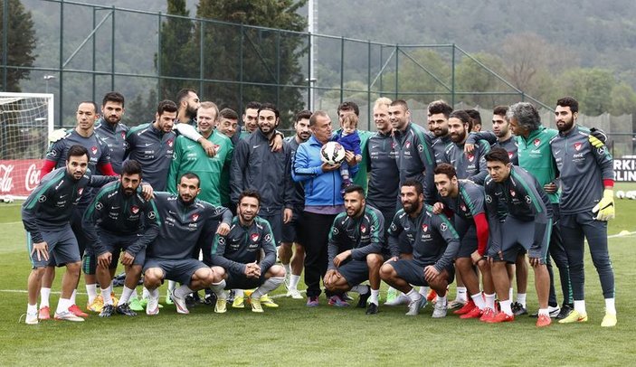 Fatih Terim antrenmana torunuyla birlikte katıldı