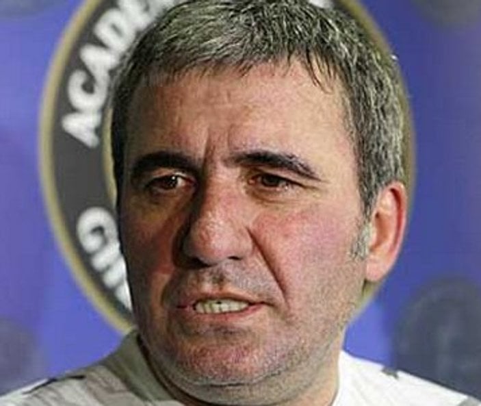 Hagi: Oğlumun bizimle kalmasını umuyoruz