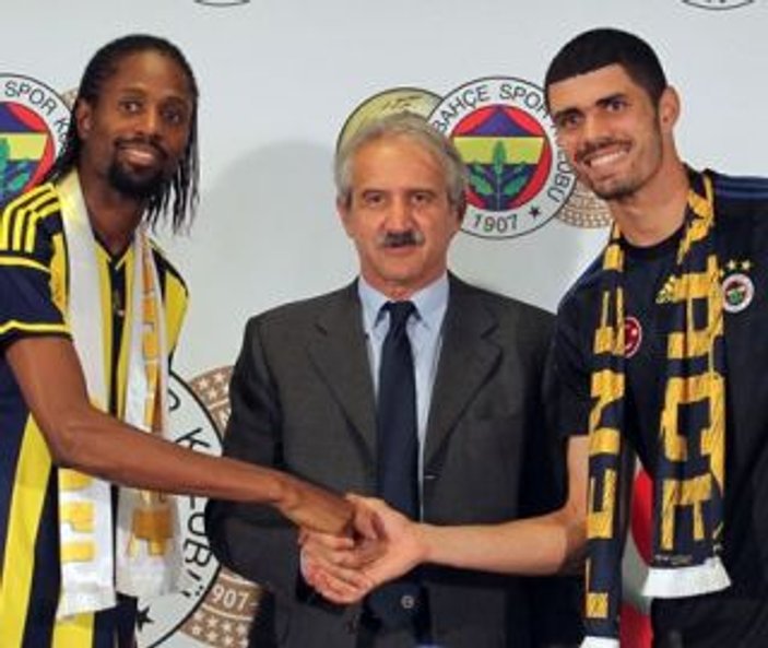 Fenerbahçe'de Ribeiro ve Abdoulaye Ba imzayı attı