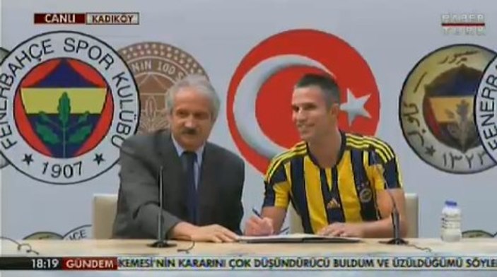 Van Persie Fenerbahçe'ye imzayı attı