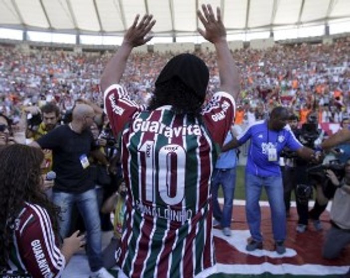 Ronaldinho'yu 45 bin taraftar karşıladı