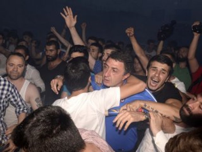 Trabzonspor'un yurda dönüşü olaylı oldu - İZLE