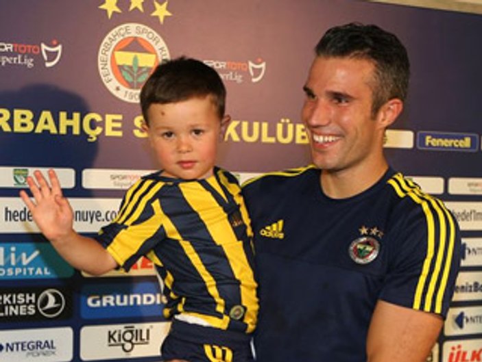 Van Persie kendisi için ağlayan taraftarla buluştu İZLE