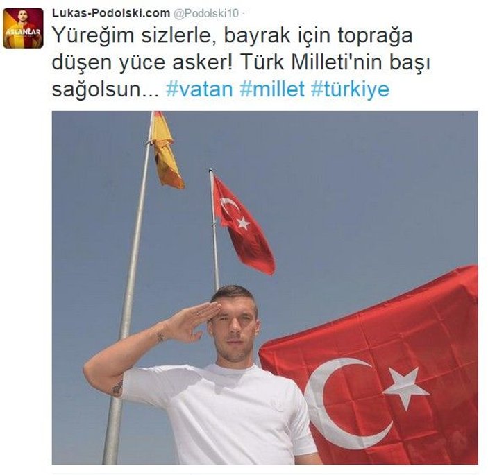 Podolski'nin Türk bayrağıyla pozu Almanya'yı karıştırdı