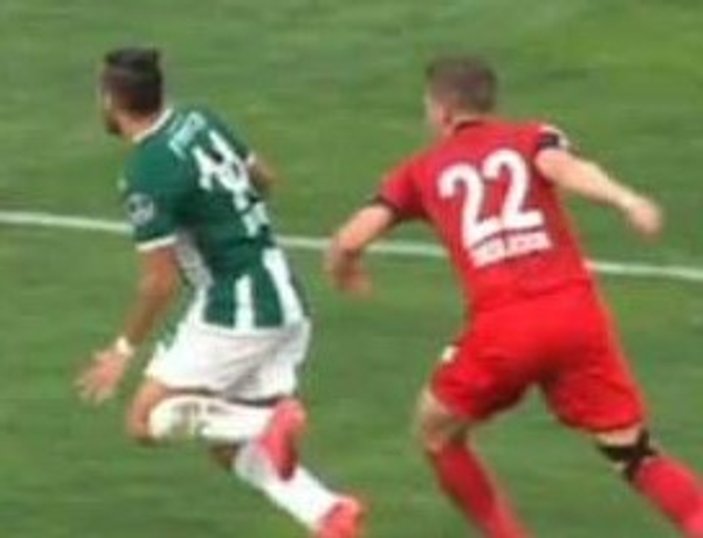 Bursa maçında şaşırtan penaltı kararı