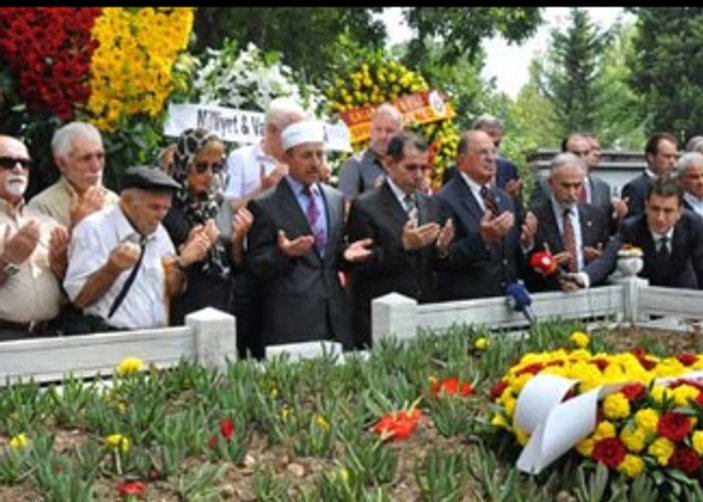 Taçsız Kral Metin Oktay anıldı