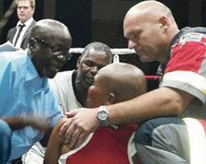 Nakavt olan boksör hayatını kaybetti