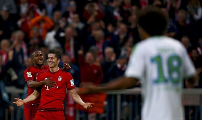 Lewandowski 9 dakikada 5 gol attı İZLE