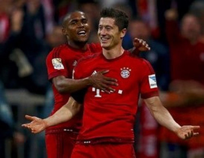 Lewandowski'nin Wolfsburg'a attığı vole golü -  İZLE