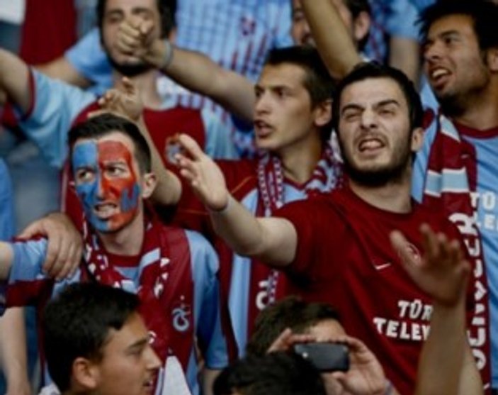Bir grup Trabzonsporlu Türkiye'yi UEFA 2016 'da istemiyor