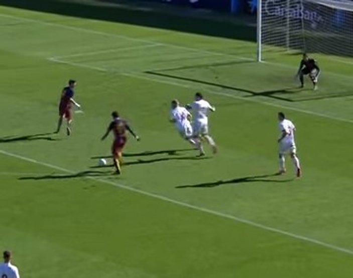Carles Alena'dan Roma'ya muhteşem gol - İZLE
