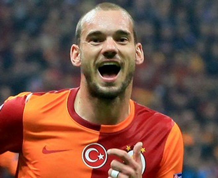 Sneijder arkadaşlarına Mustafa Denizli'yi sordu