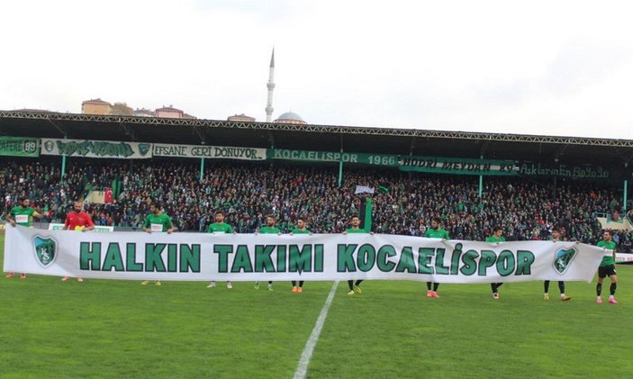 Amatör lig maçında taraftarlar tribünlere sığmadılar