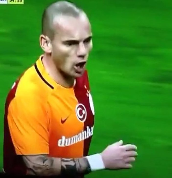 Hakeme küfreden Sneijder kameralara yakalandı
