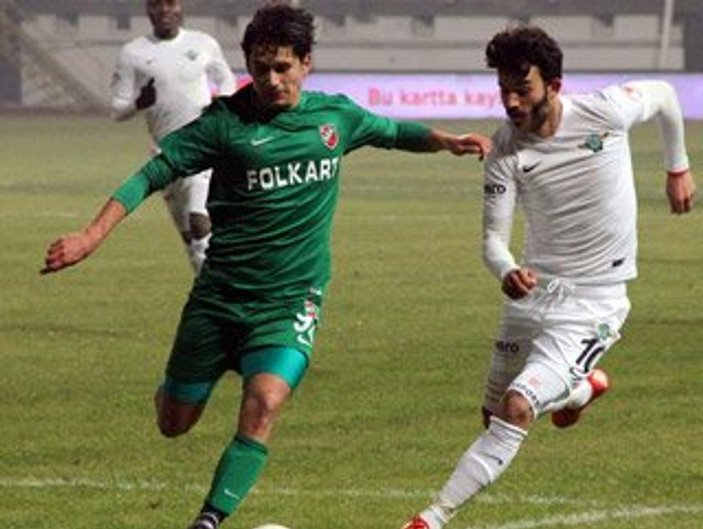 Karşıyaka kupada Akhisar Belediyespor'u yendi
