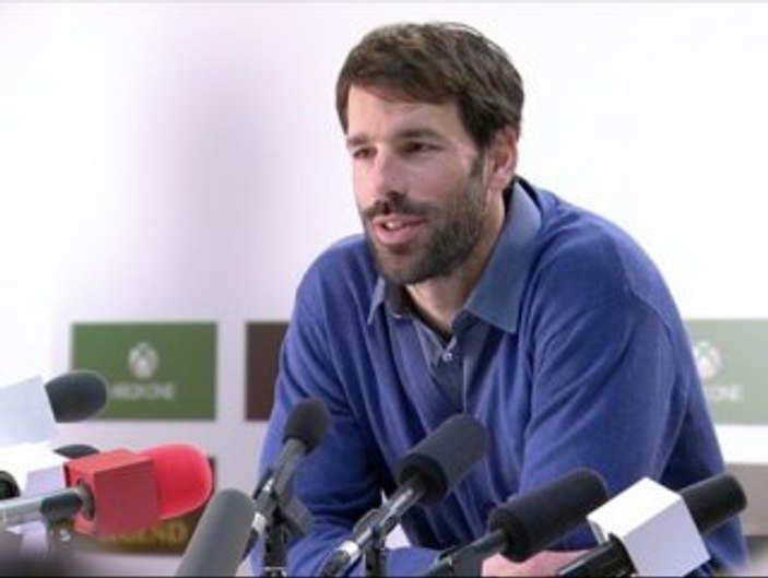 Van Nistelrooy görevi bırakıyor