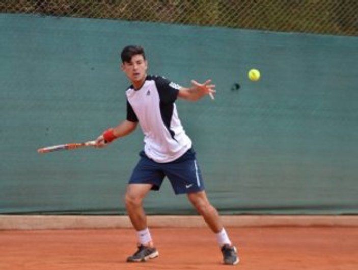 Genç tenisçi Bolivya'da finale yükseldi